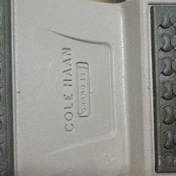 Mens Cole Haan size 8.5 black loafers - Picture 3 of 8